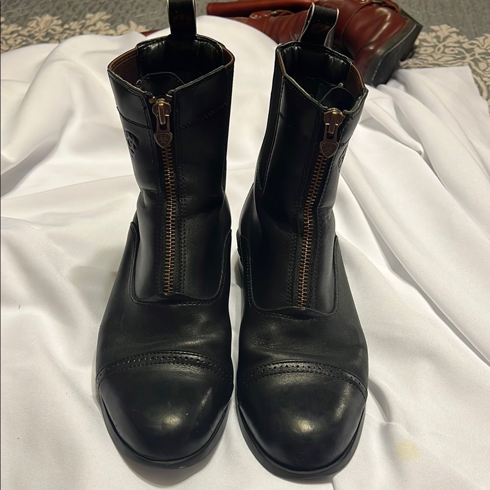 ARIAT Black Leather Men's Boots 10D one missing shoe sole
